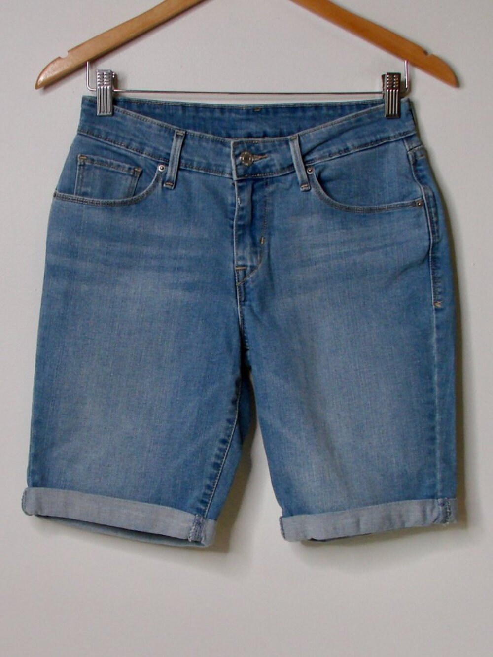 Levi's Jean Shorts Medium Wash Cuffed Bermuda 9" Inseam Stretch Size 27